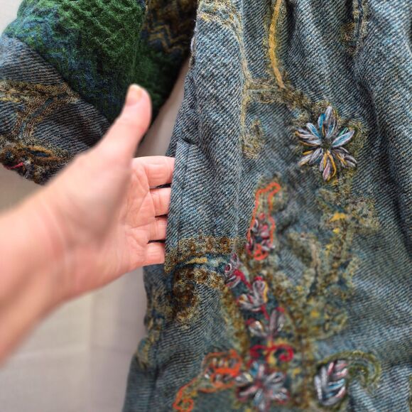 SoftSurrounding Size Med, Open in Front, Shell 100% Wool, Lining 100% Polyester. - Picture 6 of 7